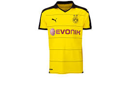 Der war mal in der jugend gut und in seinen ersten jahre beim bvb aber seitdem hat er nie wieder sein potenzial. Moritz Leitner Borussia Dortmund Trikot