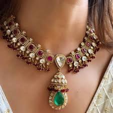 Set di smeraldi navratan, set di nozze di diamanti Kundan Polki, set di  rubini rosa placcati in oro ispirato a Sabyasachi, set di choker Kundan