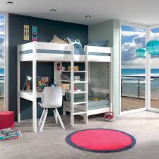 Exploitez Les Volumes Avec Le Lit Compact Blanc Roster Chambre A Coucher Rustique Lit Lit Compact