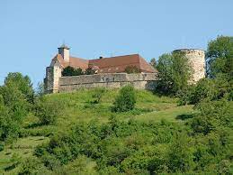 Nn ragt die yburg weithin sichtbar aus den. Y Burg In Kernen Im Remstal Stetten