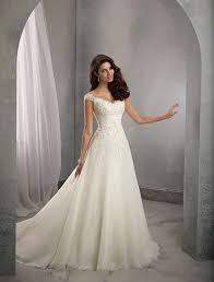 Dai un'occhiata alla nostra straordinaria selezione di abiti da sposa alla moda. Abiti Da Sposa Per Ragazze Basse Foto Nanopress Donna