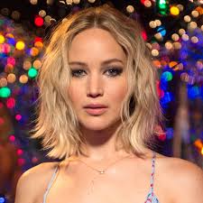 Jennifer Lawrence Removes Hair Extensions; Wears Blonde Bob