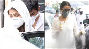 Rhea chakraborty, mukesh chhabra, kriti sanon, shraddha kapoor. Sushant Singh Rajput Last Rites Rhea Chakraborty Snapped At Hospital Shraddha Kapoor Attends Funeral