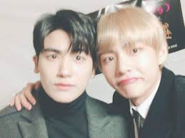 Ia merupakan anggota dari grup vokal pria korea selatan, bts. Dekatnya Persahabatan Park Hyungsik Dan V Bts Kedua Orangtua Juga Berteman Sampai Liburan Bareng