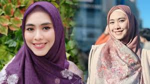 Ikut Promosikan Film Religi Beradegan Mesra Bukan Mahram, Oki Setiana Dewi  Diserang Netizen: Dia Artis Bukan Ustazah