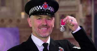 Sergeant given BEM for work in Oldham promises to serve King