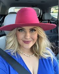 Karin Flowers's Instagram, Twitter & Facebook