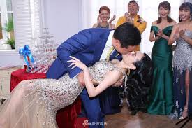Jun 09, 2021 · 《女人我最大》昨晚(8日)由藝人王思佳跟經紀人小瑋一起直播，兩人之前工作就時常黏在一起，現在因為疫情停工，已經1個月沒見面。小瑋笑說自己第一次直播就是獻給《女人我最大》，直播經驗不足的他，馬上質問王思佳：「為什麼妳的光這麼美？」王思佳笑說小瑋這樣直播也太輕敵了，透露. çŽ‹æ€ä½³ å½±ä¹é…·