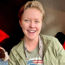 Swipe —> for inspiration! First photo is me signing @ryliewollerton18 stick  after my clinic