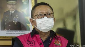 Adelin lis menjadi buron kasus korupsi pembalakan liar lebih dari 10 tahun. Nwesdblsafrbum