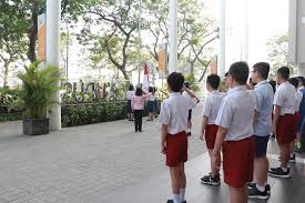 Apalagi siswa di usia sekolah dasar sedang berada pada masa golden age atau usia emas yang sangat membutuhkan perhatian khusus dalam pembentukan pribadi dan karakternya, tidak hanya dari orang tua tetapi juga dari guru di sekolah dan lingkungan tempat mereka tumbuh. Layanan Orientasi Siswa Smp Kristen Masa Depan Cerah 2018 Mdc Sch Id