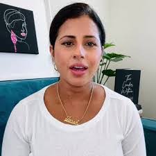 Sharri Lear's Instagram, Twitter & Facebook