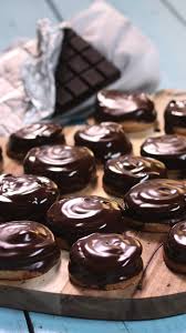 Croquant Meringue Au Chocolat Recette Video Recette Video Meringue Chocolat Cookies Et Biscuits Chocolat De Couverture