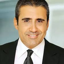 شرایط امراه خواننده معروف، برای تور...