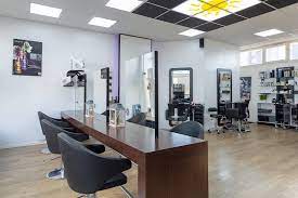 Ines pomplun ist friseurmeisterin aus leidenschaft , ihr traum vom eigenen laden, mit kreativen mitarbeitern und viel liebe zum haar, haben sich seid 2003 erfolgreich verwirklicht. Parlar Hair Beauty Salon Friseur In Garath Dusseldorf Treatwell
