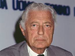 Gianni agnelli con figlio edoardo, cognato carlo caracciolo e luca cordero di montezemolo al concerto di frank sinatra al palaeur di roma 1980. Gianni Agnelli Latest News Videos Photos About Gianni Agnelli The Economic Times
