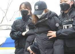 대기업 3세 영신은 남부러울 것 없이 돈과 여자를 손에 쥐고 살았지만 측근의 배신으로 바다에 빠지고 만다. Uakcv29retmynm