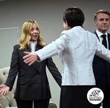 G20 🇮🇹🇯🇵 La nueva Primera Ministra conservadora de Japón, Sanae Takaichi,  se reunió con la Primera Ministra de Italia, Giorgia Meloni, por primera  vez como jefas de gobierno durante la cumbre del