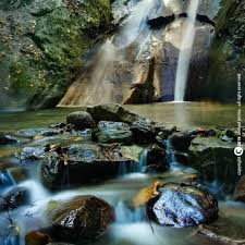 Air terjun yang berhampiran dengn air terjun sagil gunung ledang.begitu jernih, kedalaman yang bersesuaian.ada 3 kolam.yang ditunjukkan dalam video ini. Ada Air Terjun Semulajadi Botakcute Homestay Melaka Facebook