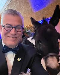 We could all use a little more animal love and furry hangs! ✨ Earlier this  month, our President/CEO, Steven Stapp, and members of our team attended  Oregon Humane Society's (OHS) annual Tail