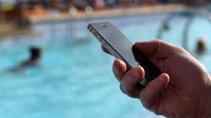 Schauen sie sich diese 10 unternehmen an, in denen aktuelle mitarbeiter jeden tag gerne zur arbeit kommen. Auch Terrorwarnungen Kosten Fur Anrufe Ins Eu Ausland Werden Kunftig Gedeckelt Augsburger Allgemeine