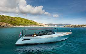And behind the elegant, streamlined windscreen and striking wooden or carbon fiber frame is a contemporary and exceptionally stylish interior. Wajer 38 Itboat Catalog