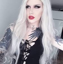 Pin Von Kurt Barlow Auf Gothic Beauty Gothik Frauen Gothische Schonheit Tattoo Girls