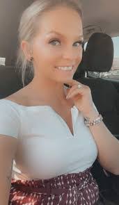 Kendall Cameron's Instagram, Twitter & Facebook