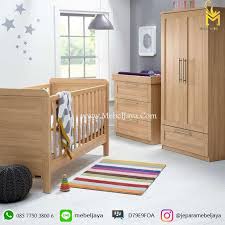 Tempat Tidur Bayi Desain Simple Dengan Lemari Popok Dan Lemari Pakaian Untuk Menyimpan Keperluan Baby Anda Muebles Para Ninos Cuarto De Bebe Cambiador De Bebe