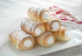 Schaumrolle Mit Zuckerschneefullung Nicht Zu Suss Rezept Rezept Susses Backen Susse Rezepte Backen
