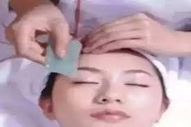 刮痧) or kerokan, is part of traditional chinese medicine (tcm) in which a tool is used to scrape people's skin in order to produce light petechiae. é¢éƒ¨åˆ®ç—§çš„å¥½å¤„å'Œåå¤„é¢éƒ¨åˆ®ç—§å¤šä¹…åšä¸€æ¬¡å¥½ è‡´å¯Œçƒ­