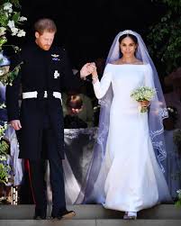Für die designerin ist es die zweite hochzeit. Meghan Markle S Wedding Dress Designer Recalls Lead Up To The Big Day E Online Deutschland