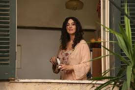 Roberto est un jeune avocat ambitieux ; Monica Bellucci Middle East On Instagram Good Morning People Happy Sunday To You All L Amour A Ses In 2021 Monica Bellucci Age Monica Bellucci Women Fight