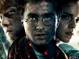 Harry potter (daniel radcliffe) é um garoto órfão de 10 anos que vive infeliz com seus tios, os dursley. Wallpaper Harry Potter Hermione E Rony