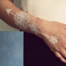 Vines and leaves are the perfect designs for the newlyweds since it represents dedication and devotion to the. Tatto Henna Tattoo Hand Einfach Klein