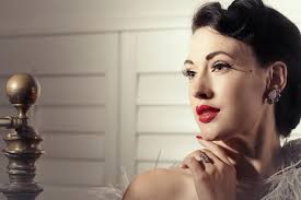 Miss Betsy Rose (@MissBetsyRoseBurlesque) • Facebook