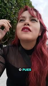 Fan sube al escenario, pide matrimonio y... ¡Era casado!