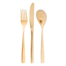 Epingle Par Mathilde Gr Sur Juman Maan Wedding Inspiration Couverts Dores Assiette De Presentation Vaisselle Vintage