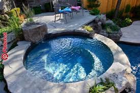 Whirlpool In Einem Kleinen Hinterhof Pools Meer In 2019 Pinterest Jacuzzi Outdoor Diy Pool And Swimming Pool House Wirlpool Garten Whirlpool Garten Gartenpools