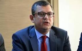 24 haziran 2015 tarihinden beri cumhuriyet halk partisi (chp) grup başkanvekilliği görevini sürdürmektedir. Ozgur Ozel Biyografya