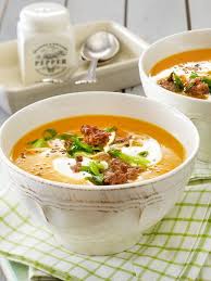 Ein Suppchen Mit Wurziger Hack Einlage Die Sich Prima Vorbereiten Lasst Uberrasche Deine Gaste Mit Dieser Tolle Hackfleisch Rezept Kurbissuppe Rezept Rezepte