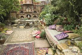 Feng shui, the ancient chinese system of arranging physical objects to create serenity and balance in a home, also offers lessons for modern landscape design. 20 Landscaping Ideas Inspired By Chinese Gardens