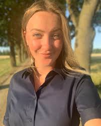 Nu är det dags för sista presentationen av oss som sitter kvar i styrelsen  från föregående år. På första bilden har vi Katarina Wolf som sitter andra  året i styrelsen. Bild nummer