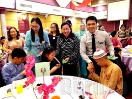 Cara ini dapat memupuk semangat kerjasama dan saling membantu antara satu sama lain dengan menghapuskan sikap mementingkan. Semangat Perpaduan Boleh Disemai Melalui Sistem Pendidikan Utusan Borneo Online