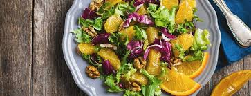 Salatmix Mit Orange Und Walnussen Foodspring Magazine De Recette Salades Composees Plat Principal Repas D Entrainement