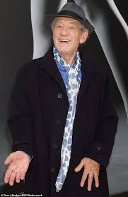 Page wanted to start acting at an early age and attended the neptune theater school. Ian Mckellen Reveals He S So Happy His X Men Co Star Elliot Page Came Out As Transgender