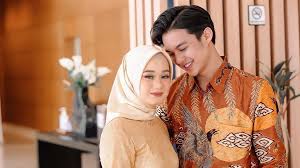 Dinda hauw dan rey mbayang kini tengah menanti kehadiran anak pertama mereka. Deretan Pria Yang Pernah Dikabarkan Dekat Dengan Dinda Hauw Ada Kekasih Lesti Kejora Herstory