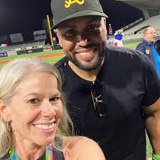 Another for the books…. @sloarte Titanes del Caribe en Puerto Rico….sports  media, productions +++ new friends!! Tremendo 👏👏 Carlos Olmo, Iván,  Morelia, Eduardo Cajina, @amanda.cajina ++++ 💃💃🙏🙏