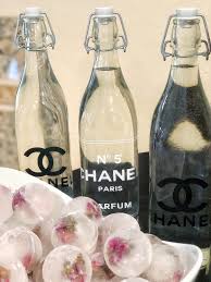 Home decoration trends and 2020 home decoration ideas that will be wondered as we enter the year 2020 will mark this year. Coco Chanel Birthday Party Decoration Themes Ideas Chanel Cake Backdrop