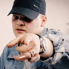 Stream Sierra Kidd: Fanfragen, Gesichtstattoos, Beef, Mena, Selbsthass &  Style (Interview)